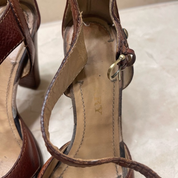 Burberry
Novacheck Platforms
Size: US 8 Regular (M, B) - Picture 3 of 10